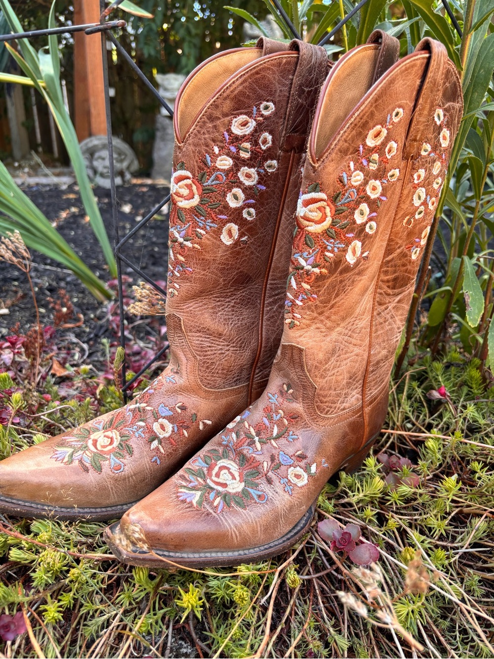 Shyanne Maisie Floral Embroidered Genuine Leather Western Cowboy Boots –Size 6.5